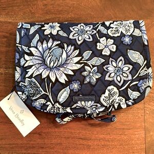VERA BRADLEY Tropics Tapestry Medium Hanging Travel Organizer Blue/White Florals